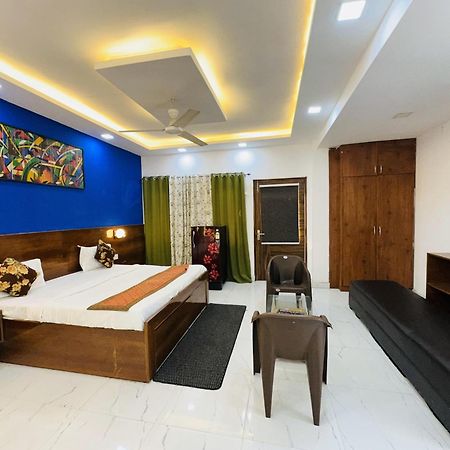 Golden Bed And Breakfast- High Quality Rooms In South Ex-1 D Block Нью-Дели Экстерьер фото