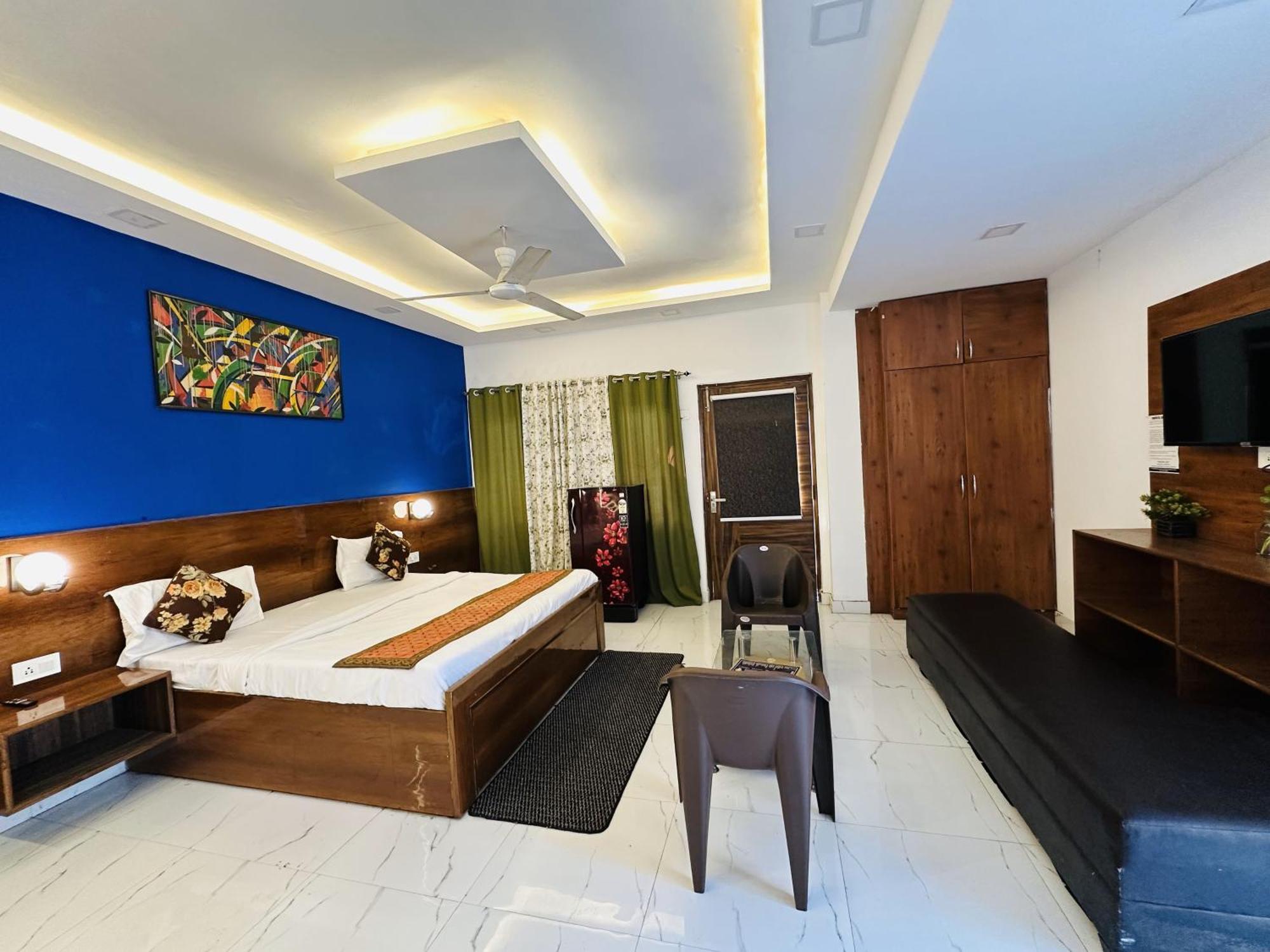 Golden Bed And Breakfast- High Quality Rooms In South Ex-1 D Block Нью-Дели Экстерьер фото