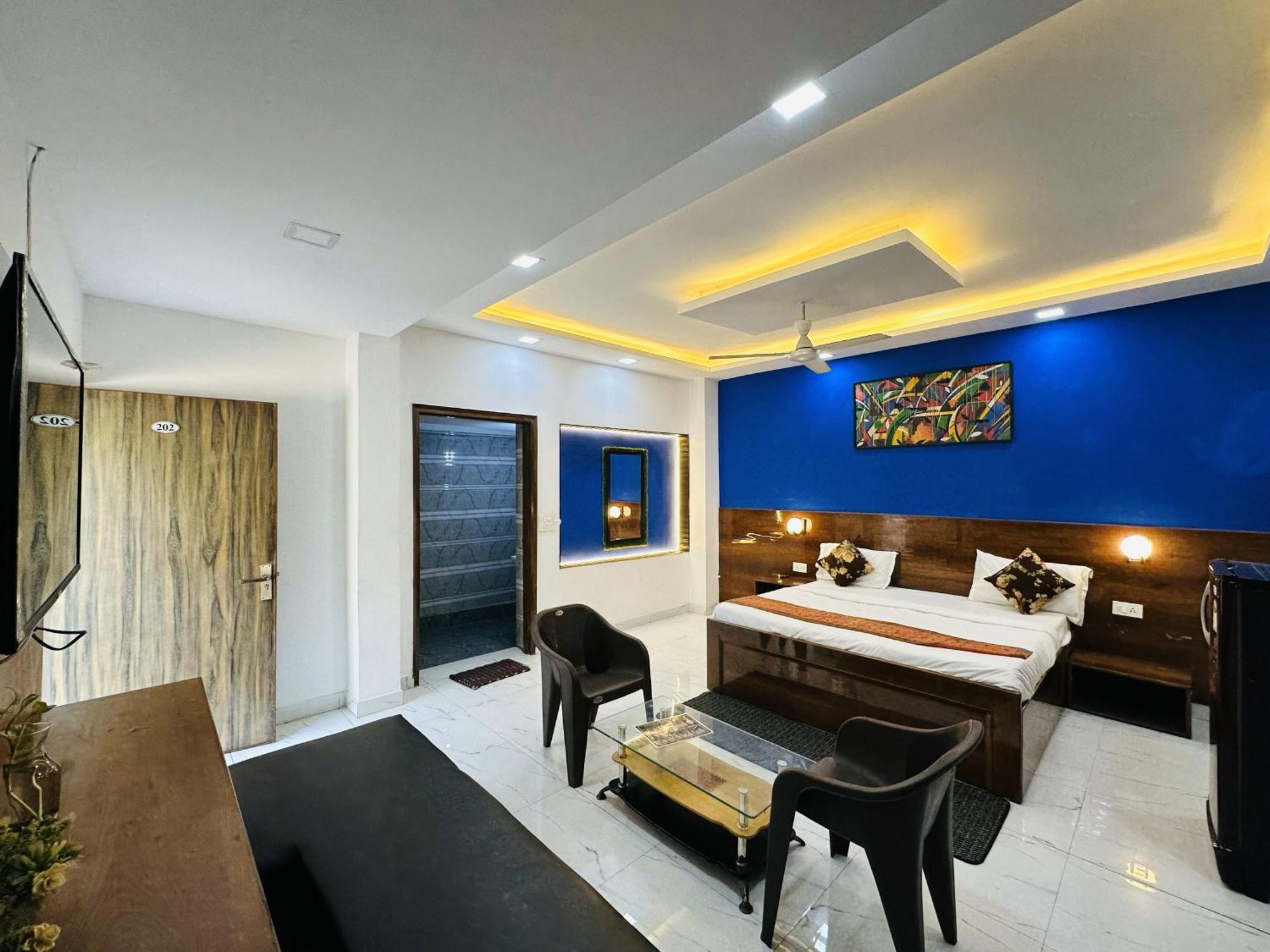Golden Bed And Breakfast- High Quality Rooms In South Ex-1 D Block Нью-Дели Экстерьер фото