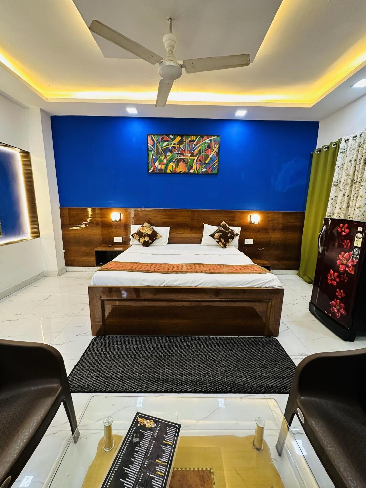 Golden Bed And Breakfast- High Quality Rooms In South Ex-1 D Block Нью-Дели Экстерьер фото