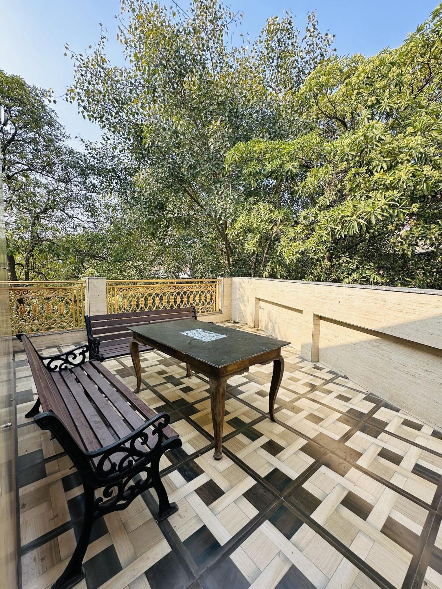 Golden Bed And Breakfast- High Quality Rooms In South Ex-1 D Block Нью-Дели Экстерьер фото